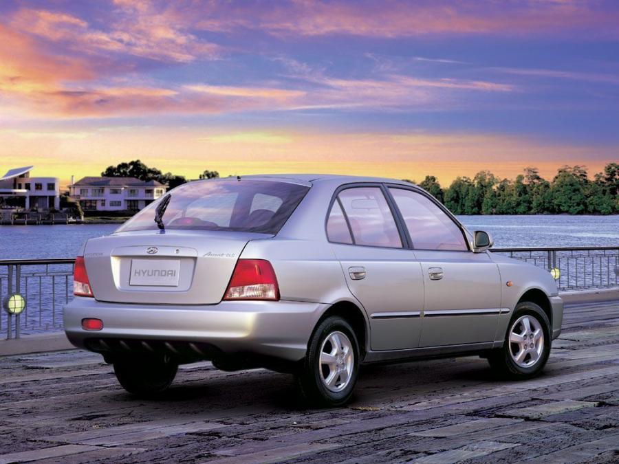  Hyundai Accent 5-Door 2000 года  (фото 5 из 5)